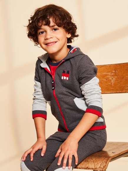 ΠΑΙΔΙΚΗ ΑΘΛΗΤΙΚΗ ΖΑΚΕΤΑ ΓΙΑ ΑΓΟΡΙΑ