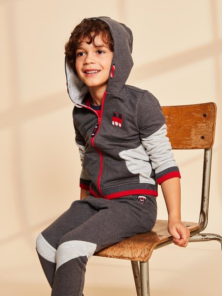 ΠΑΙΔΙΚΗ ΑΘΛΗΤΙΚΗ ΖΑΚΕΤΑ ΓΙΑ ΑΓΟΡΙΑ