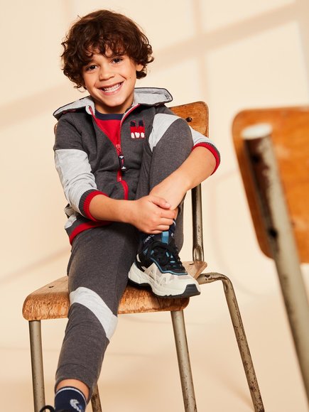 ΠΑΙΔΙΚΗ ΑΘΛΗΤΙΚΗ ΖΑΚΕΤΑ ΓΙΑ ΑΓΟΡΙΑ